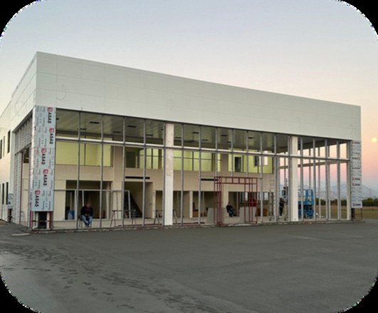 Fasada ukończonego obiektu dealerskiego
